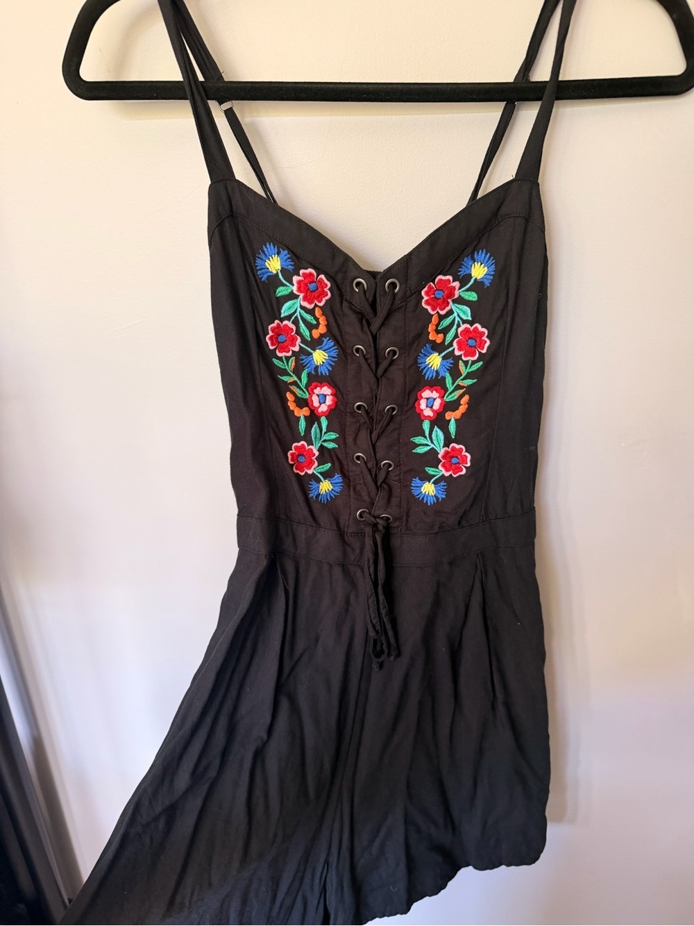 Hollister floral lace up romper - Picture 2 of 5